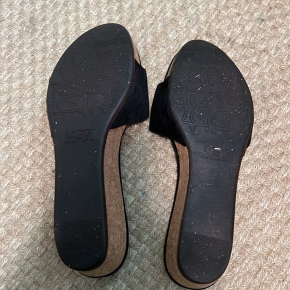 Ugg platform slides size 7.5 - Picture 3 of 4